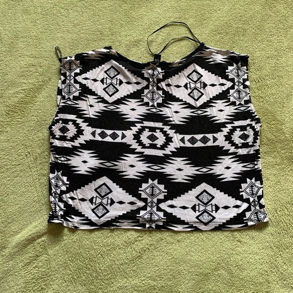Aztec print crop top - Picture 2 of 2